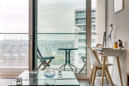 Copperlight Apartments, 16 Buckhold Road, London, SW18 4FY - Photo 2
