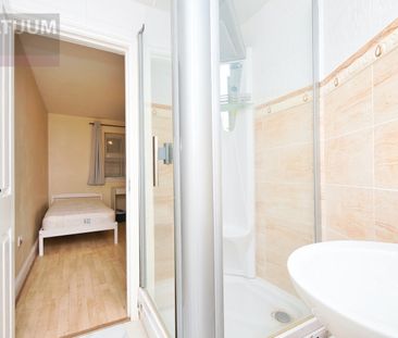 Studio Flat, Beccles Drive, IG11 - Photo 2