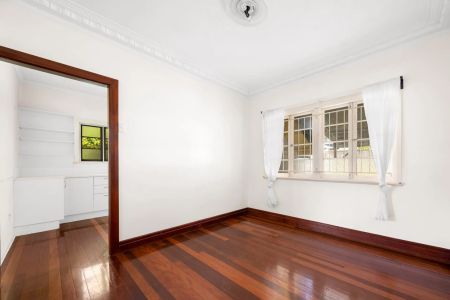 Charming Lowset Home in Prime Lifestyle Location - Photo 4