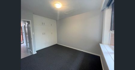 Comfortable & Conveniently Located Apartment - Photo 2