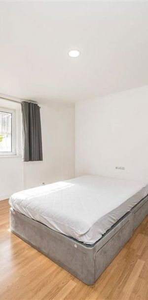 New Cross Road, SE14, London - Photo 1