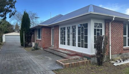 Freshly Renovated Family Home. - Photo 4