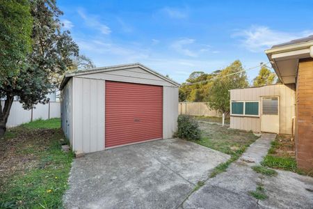 Neat & Tidy 3-Bedroom Home in Prime Wendouree Location - Photo 3