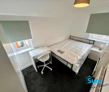 4 bedroom semi-detached house to rent - Photo 3