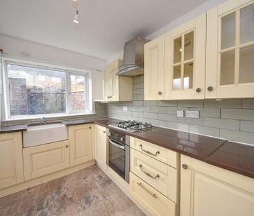 2 bedroom terraced house to rent - Photo 3