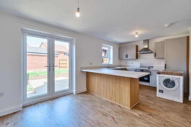 4 bedroom detached house to rent - Photo 1