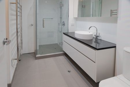 Stunning Fully Furnished Apartment in Viaduct Point - Photo 4