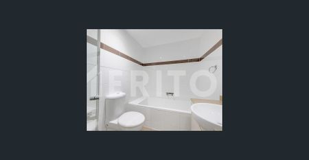 Spacious 2 bedroom with brand new carpet near train station - Photo 4