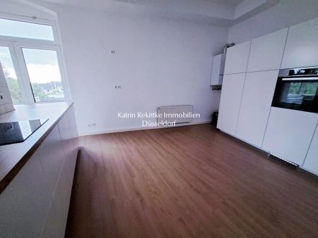 🎈😊 VIP-LOUNGE – WOHNEN MIT BLICK AUF DAS HISTORISCHE 🧡 VON GERRESHEIM ! - Photo 4