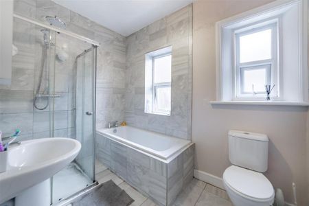 6 bedroom terraced house to rent - Photo 4