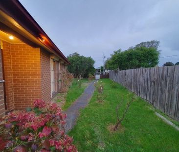 Perfect Family Home in the Heart of Cranbourne! - Photo 1