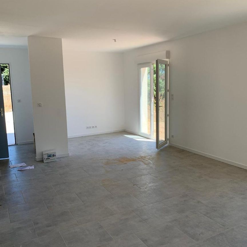Location Maison 4 pièces 90m² SEILLONS SOURCE D ARGENS 83470 - Photo 1