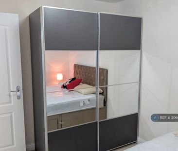 4 bedroom semi-detached house to rent - Photo 4