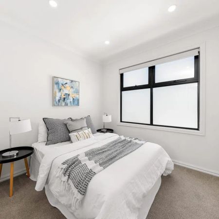 Stylish three-bedroom townhouse in the Heart of Burwood - Photo 3