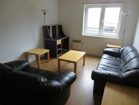 2 bedroom flat to rent - Photo 2