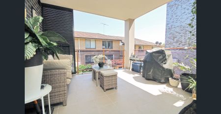 As-new 2 bedroom unit in secure building - Photo 5