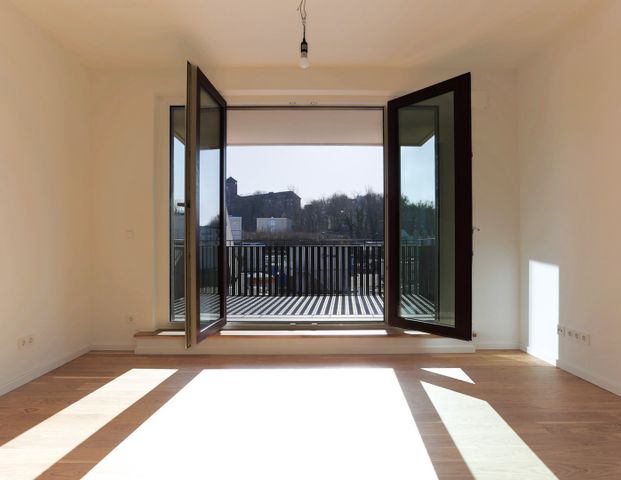 Moderne 2-Zi.-Wohnung am Wasser mit großer Loggia und durchdachtem Grundriss - Photo 1