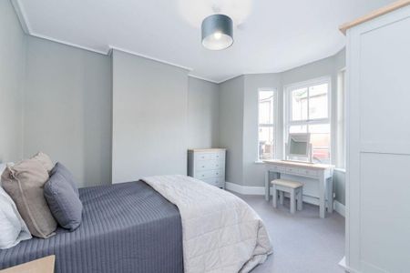 4 bedroom terraced house to rent - Photo 3