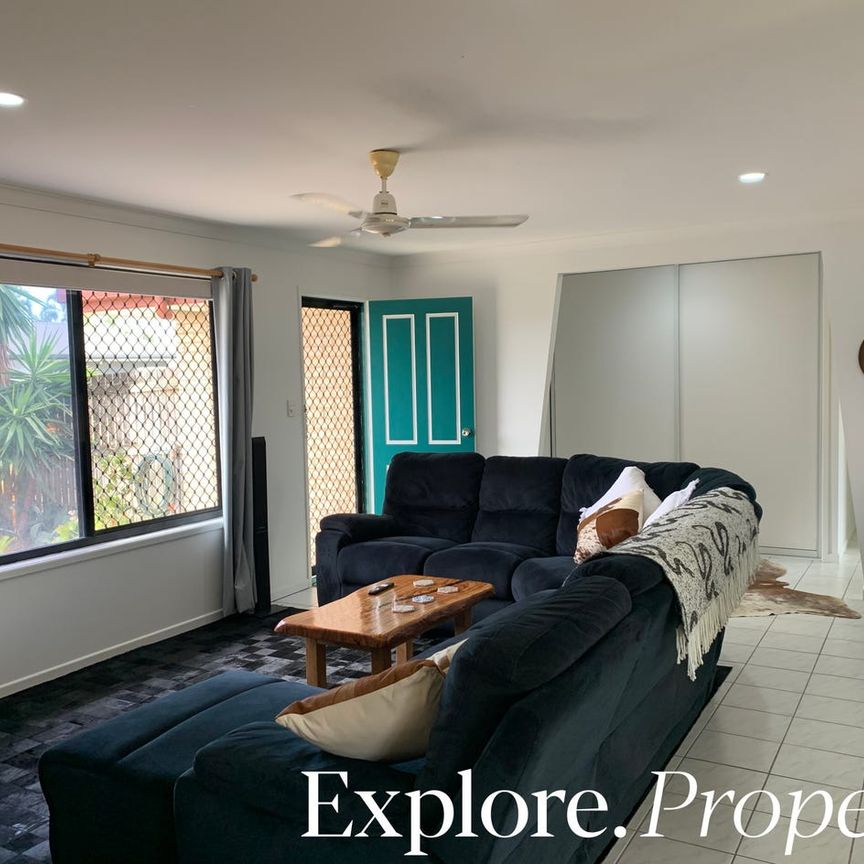 Beautiful home located in quiet court - Photo 1