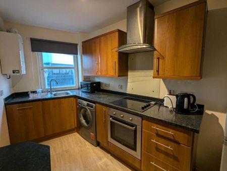 2 bedroom flat to rent - Photo 2