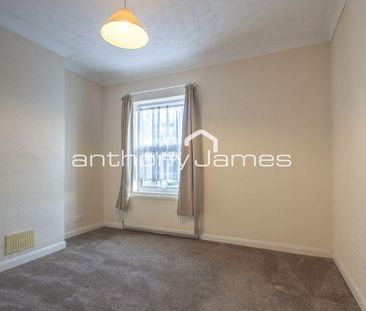 3 bedroom end of terrace house to rent - Photo 4