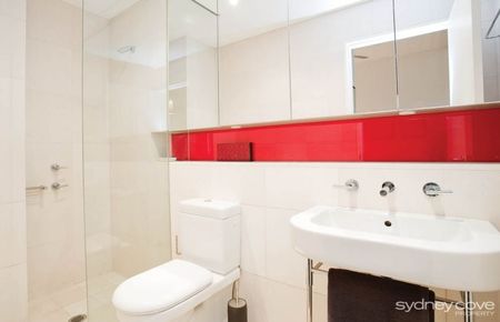 SUPERB NEW YORK STYLE ONE BEDROOM APARTMENT | Furnished - Photo 2