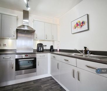 2 bedroom flat to rent - Photo 2
