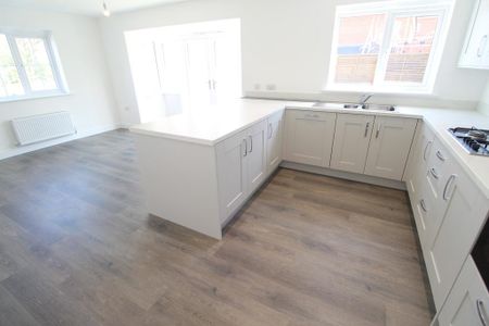 4 bedroom detached house to rent - Photo 5