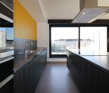 duplex met 2 grote slpk., zuidgericht terras, 2 parkings nabij centrum - Photo 1