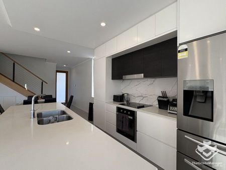 Luxury Living in the Heart of the Gold Coast - Photo 3