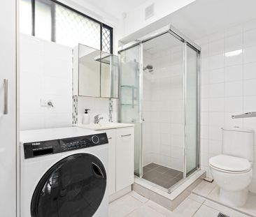 Furnished Renovated Apartment with Resort-Style Amenities – Surfers... - Photo 5