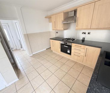 3 bedroom terraced house to rent - Photo 6