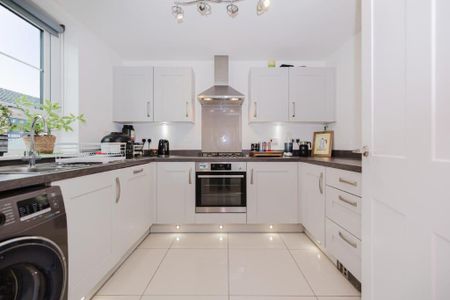 3 bedroom end of terrace house to rent - Photo 5