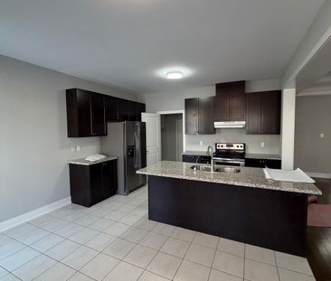 For Lease - 56 FREDERICK PEARSON Street, East Gwillimbury, Ontario - Photo 2