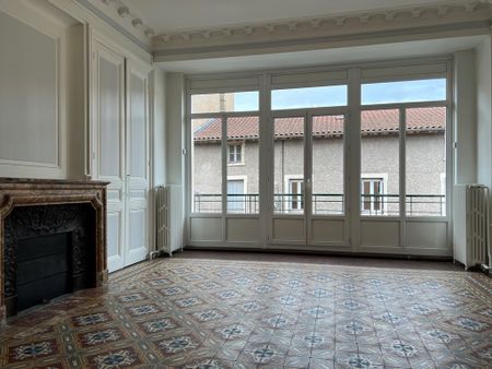 Location Appartement 5 pièces 102m² VILLEFRANCHE SUR SAONE 69400 - Photo 4