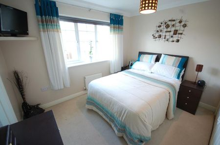 4 bedroom detached house to rent - Photo 3