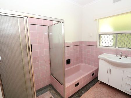 Spacious Family Home - Photo 5