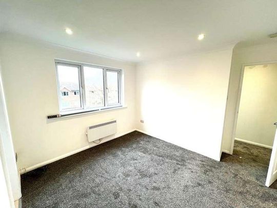 Howard Close, Waltham Abbey, EN9 - Photo 1