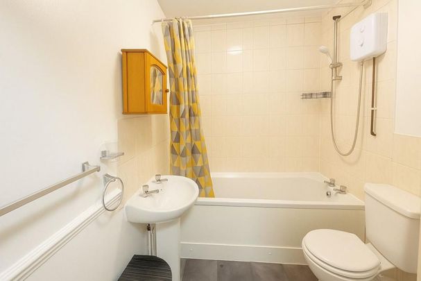 2 bedroom flat to rent - Photo 1