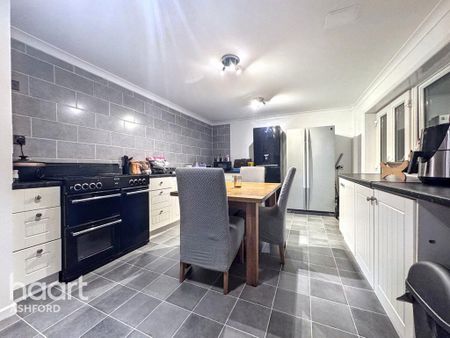 3 bedroom semi-detached house to rent - Photo 3