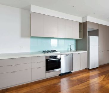 TWO BEDROOM WATERFRONT APARTMENT - FURNISHED - Photo 4