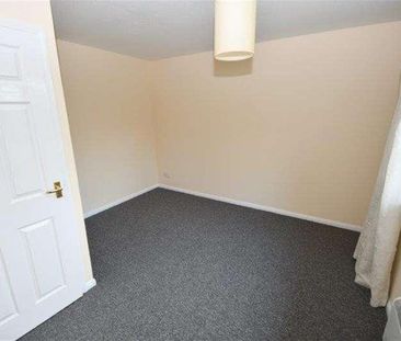 Bedroom T Floor In Godalming, GU7 - Photo 5