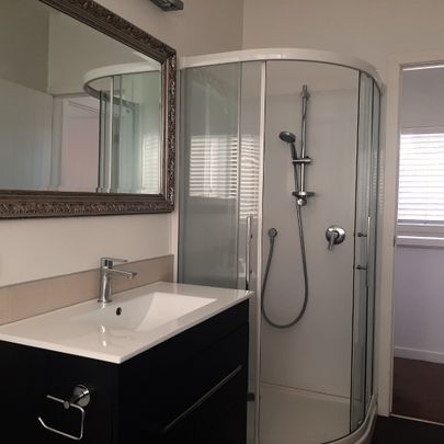 Lovely Townhouse in Point England - Photo 1