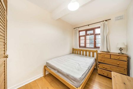 3 bedroom flat to rent - Photo 3