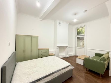 Studio Flat, Fairfield Street, SW18 - Photo 3
