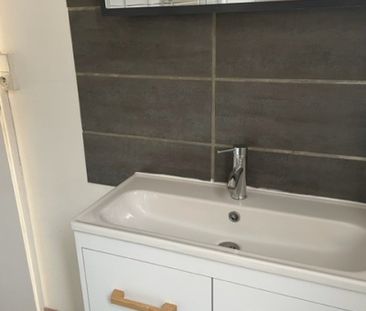 CHARLIEU T2 1ER ETAGE - Photo 4