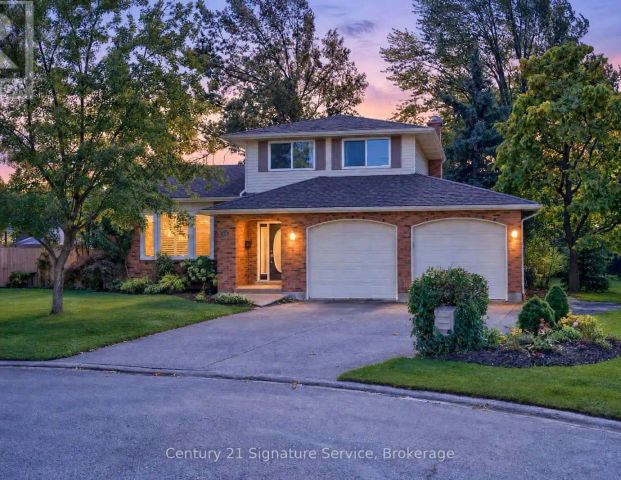 11 FULLER CRESCENT — 3 Bedroom - Photo 1