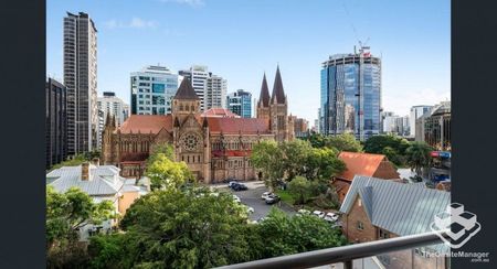 Brisbane City, Furnished 3B + 2B, Available 17 Nov - Photo 3