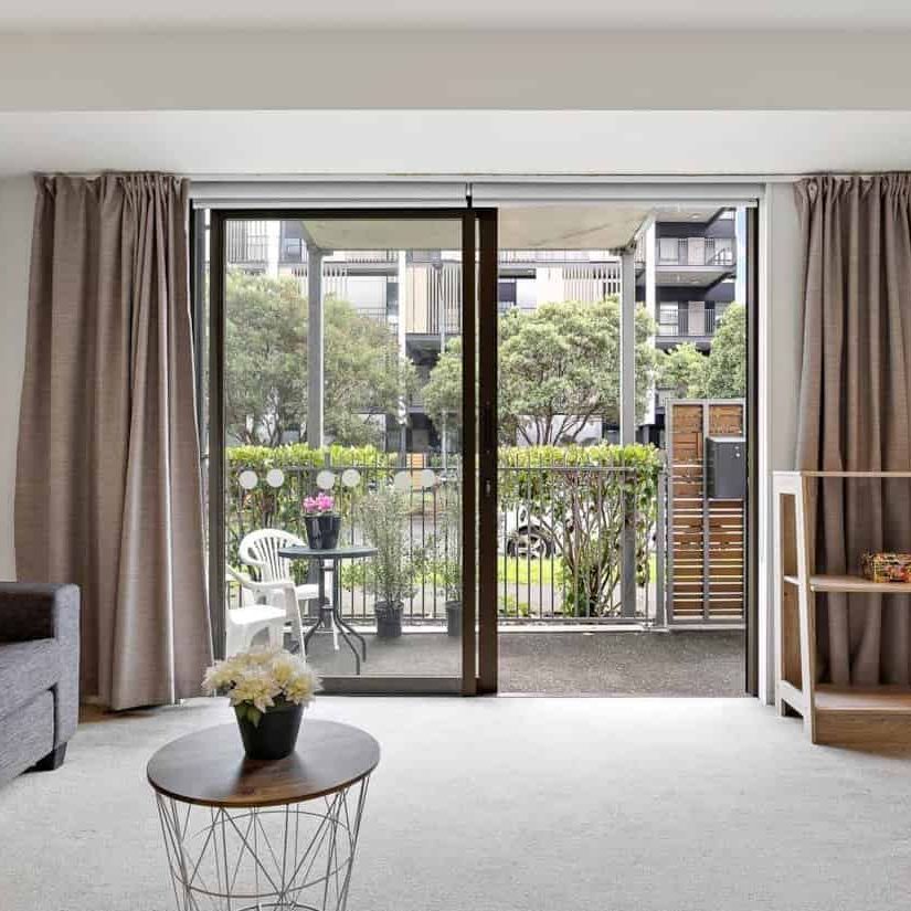 GROUND FLOOR ONE BEDROOM APARTMENT - Photo 1