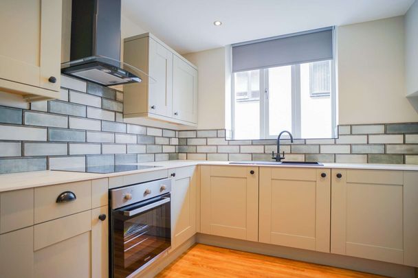 Flat 2, 4 Paradise Square, Sheffield, S1 2PE - Photo 1